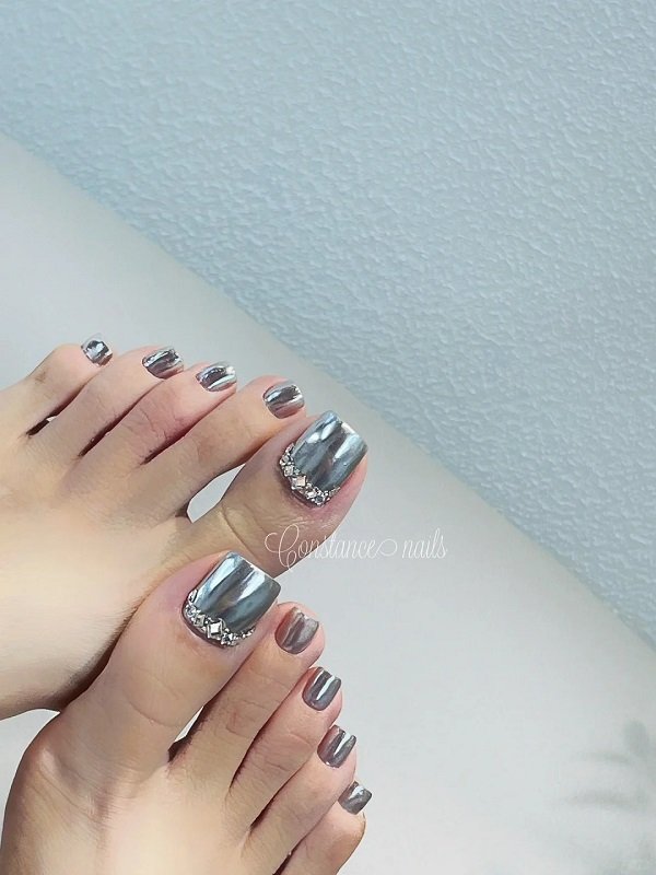 Bộ nail chân tráng gương bạc phong cách hiện đại
