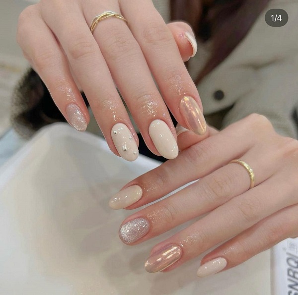 Mẫu nail đầu móng trắng đính đá nhẹ nhàng