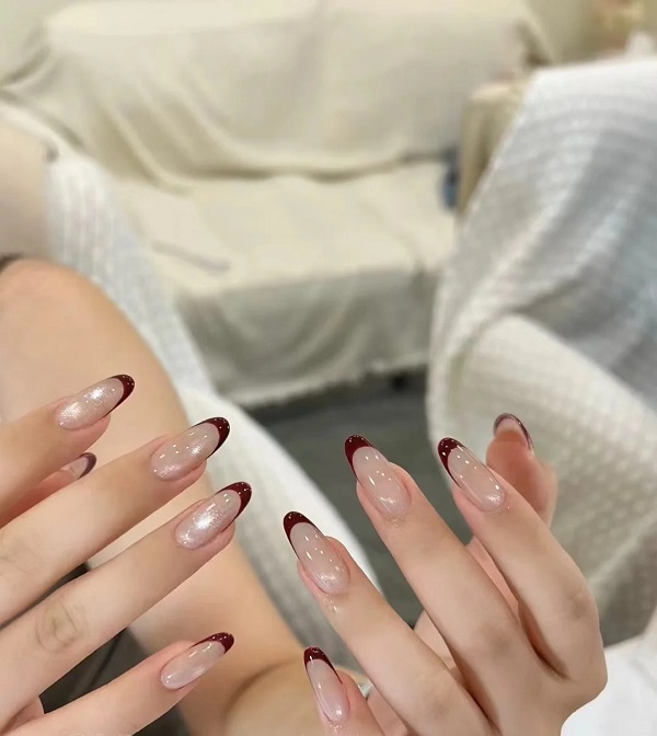 Mẫu nail đỏ trắng đính đá nổi bật