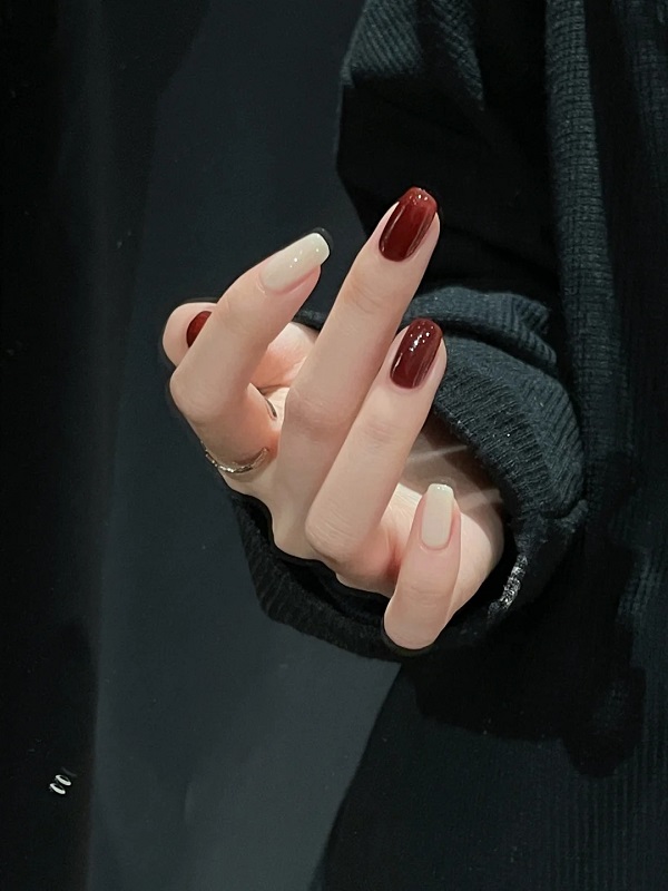 Mẫu nail đỏ trắng nhẹ nhàng cho nàng công sở