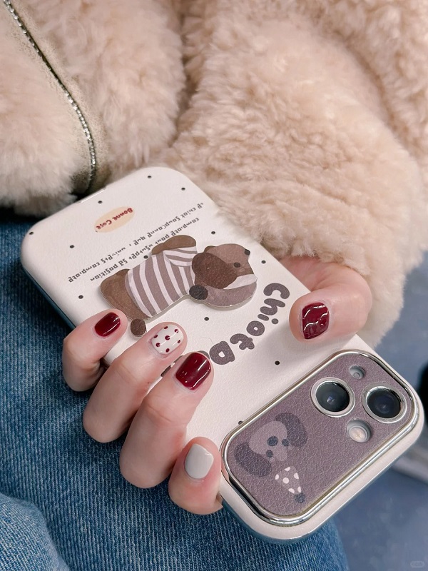 Mẫu nail đỏ trắng tông cổ điển nhưng sang