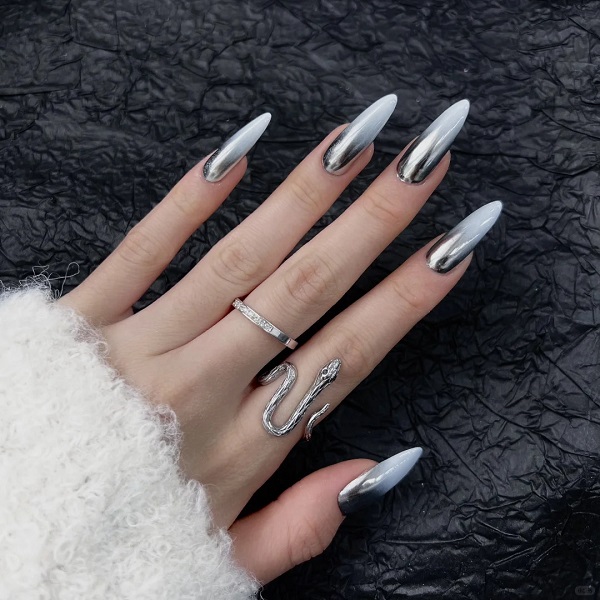 Mẫu nail tráng gương bạc dành cho dân công sở