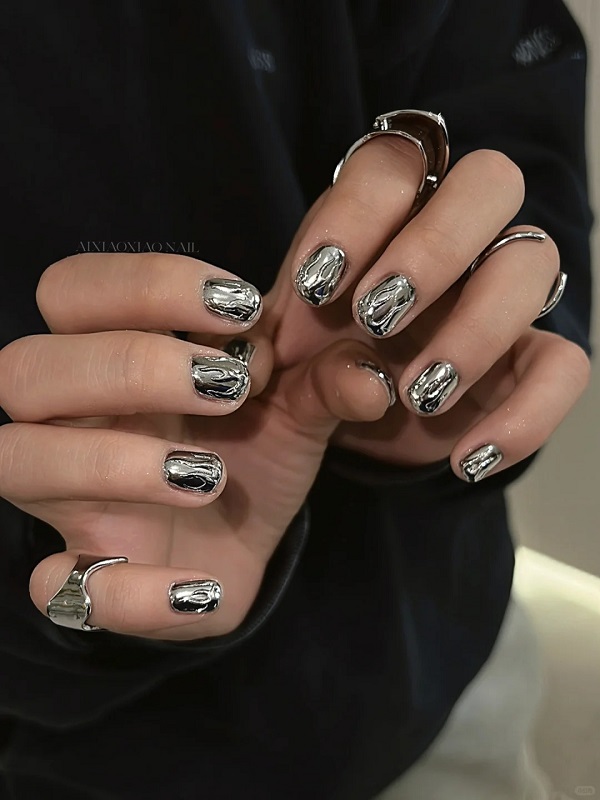 Mẫu nail tráng gương bạc phối màu pastel nhẹ nhàng
