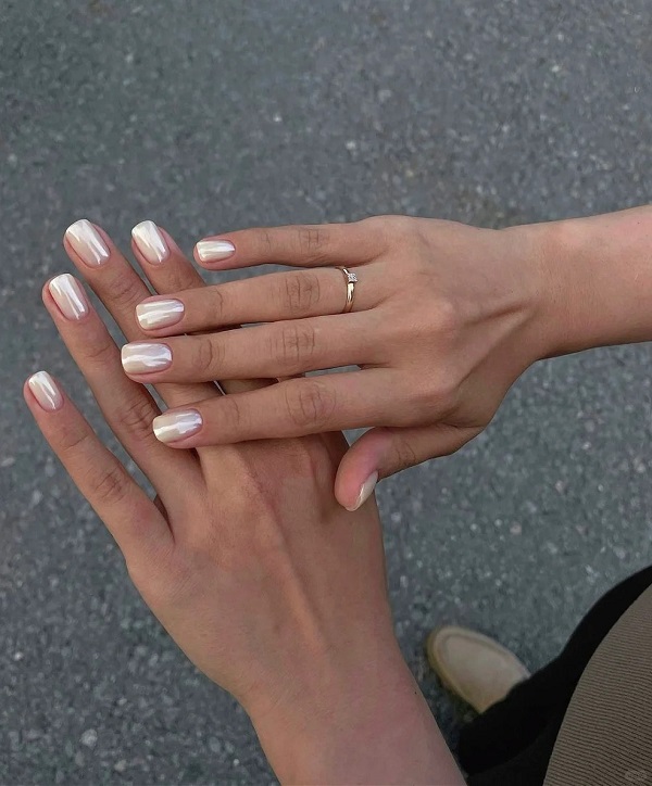 Mẫu nail tráng gương bạc phù hợp mọi độ tuổi