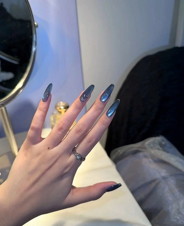 Mẫu nail tráng gương mắt mèo ánh hồng tinh tế