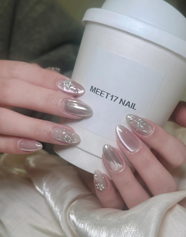Mẫu nail tráng gương mắt mèo cho nàng yêu thích sự nổi bật