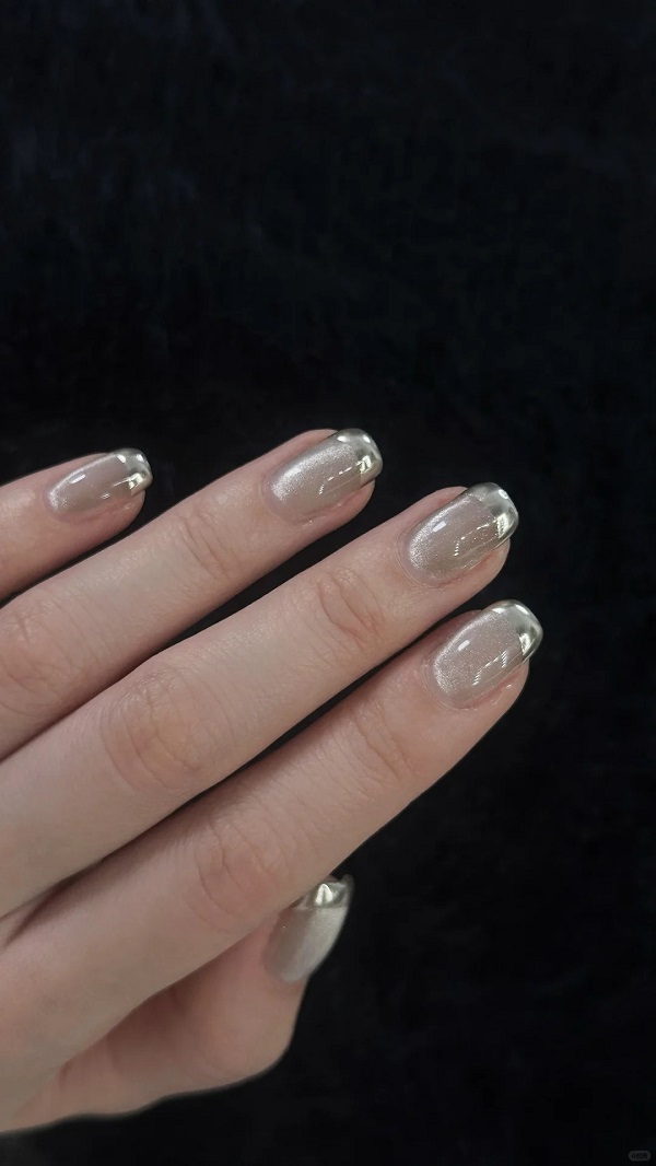Mẫu nail tráng gương mắt mèo phù hợp đi tiệc đêm