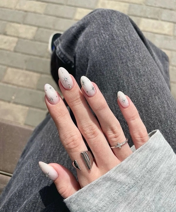 Mẫu nail trắng sữa đơn giản nhưng cuốn hút