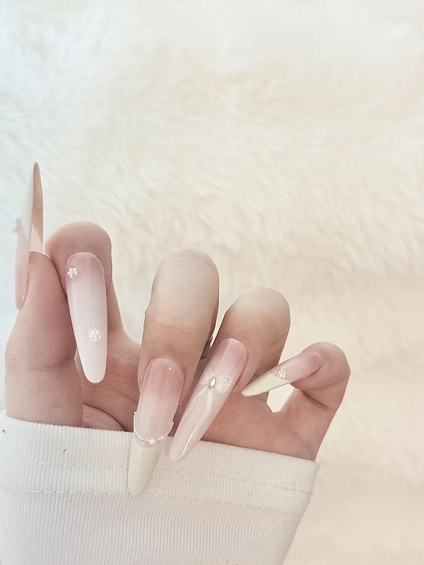 Mẫu nail trắng sữa phong cách tiểu thư