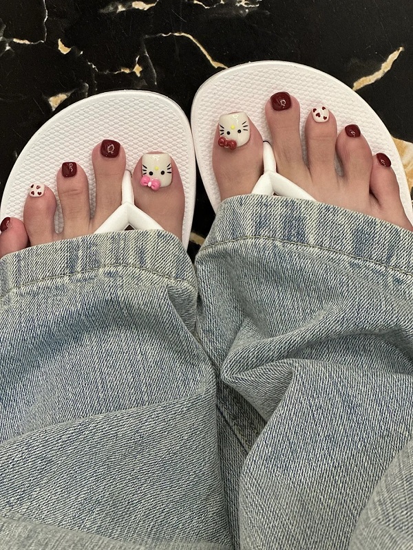 Nail chân đính charm dễ thương với nhân vật hoạt hình chibi