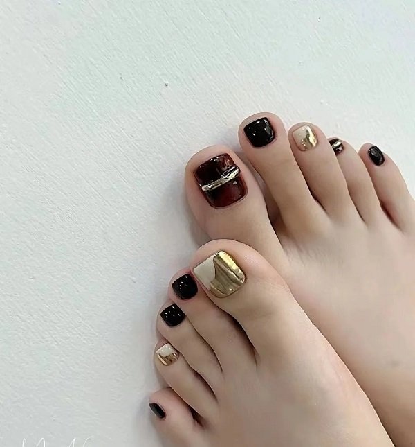 Nail chân sang chảnh với tông đỏ rượu cao cấp
