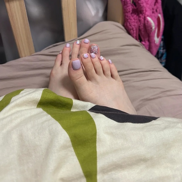 Nail chân tím thạch kiểu dáng hiện đại, trẻ trung