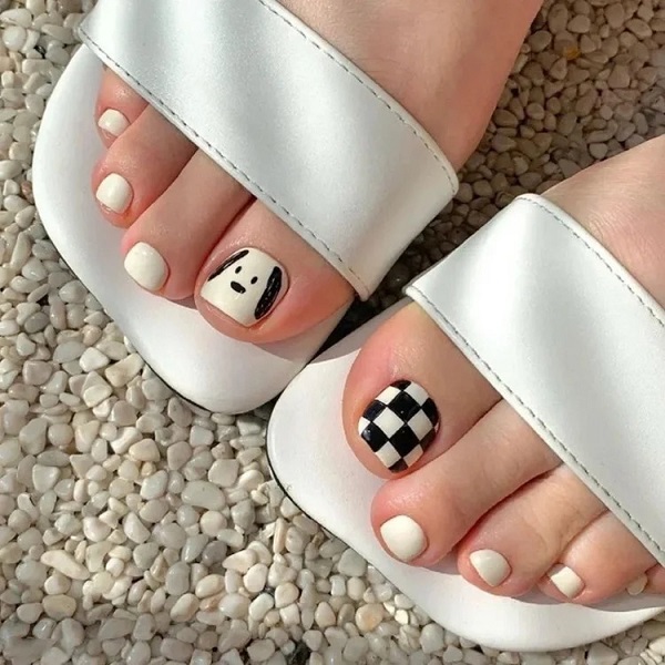 Nail chân trắng đen sang chảnh cho mùa thu đông