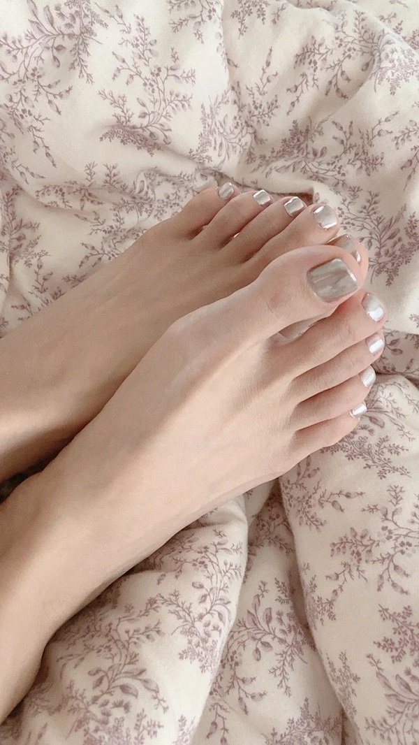 Nail chân tráng gương bạc ánh kim bắt mắt