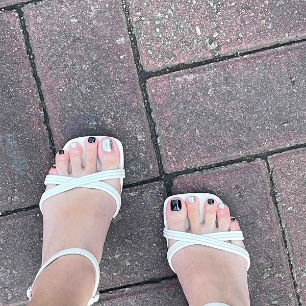 Nail chân tráng gương bạc giúp tôn da chân