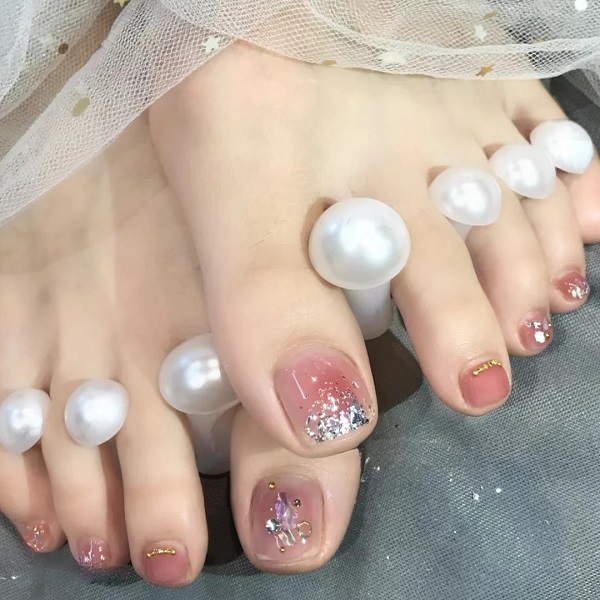 Nail cô dâu đẹp đơn giản với họa tiết hoa mảnh