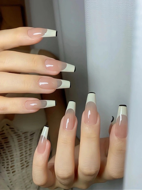 Nail cô dâu màu trắng đính đá ánh bạc lộng lẫy