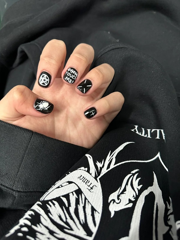 Nail đen trắng kết hợp ombre ấn tượng