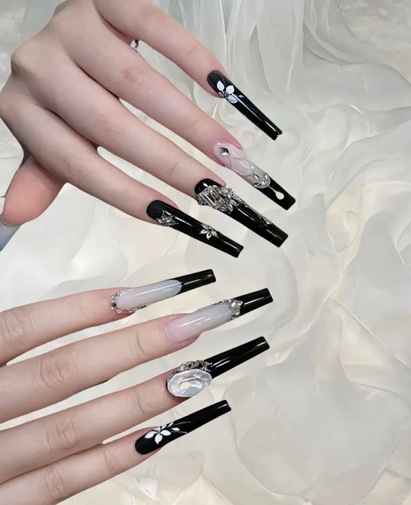 Nail đen trắng kiểu Pháp hiện đại và phá cách