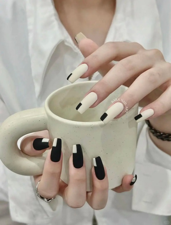 Nail đen trắng phong cách tối giản hiện đại