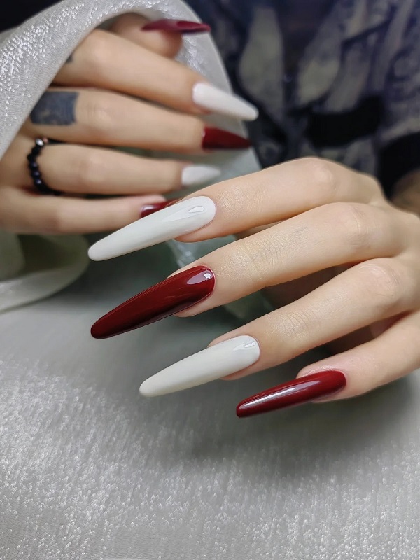 Nail màu đỏ trắng kết hợp ánh kim cuốn hút