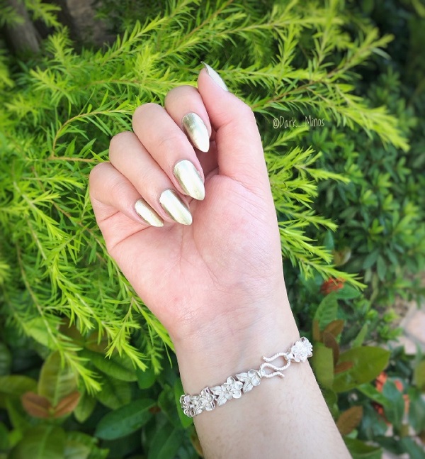 Nail tráng gương bạc đính đá quý phái