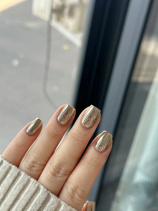 Nail tráng gương bạc kết hợp họa tiết hoa