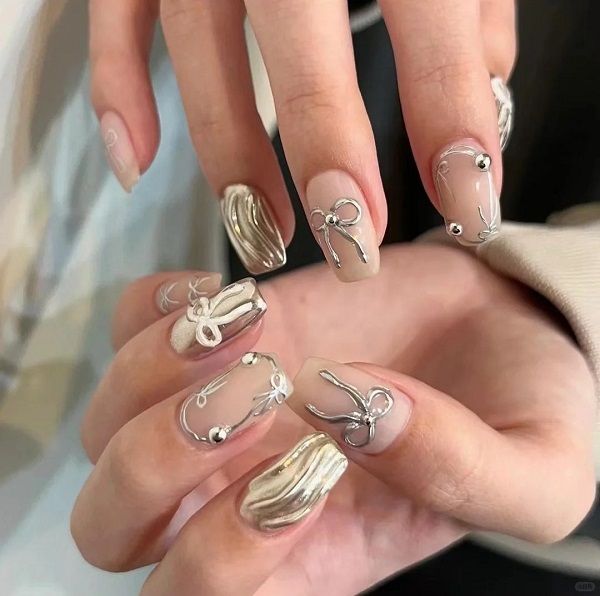 Nail tráng gương đính đá cho phong cách cá tính