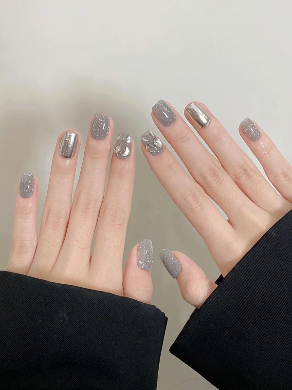 Nail tráng gương đính đá dành cho móng tay dài