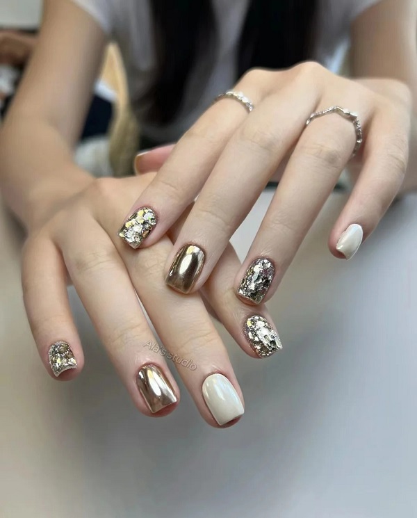 Nail tráng gương đính đá phong cách quý phái