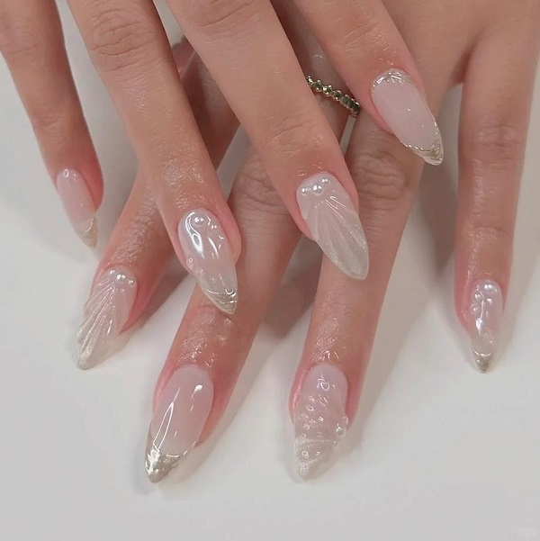 Nail tráng gương đính đá phong cách tối giản