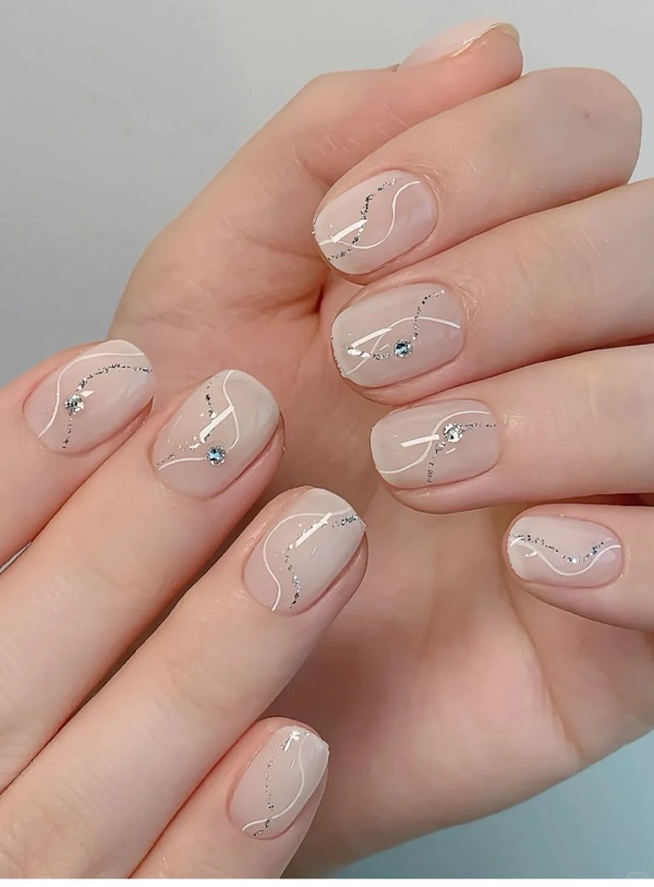 Thiết kế nail màu trắng sữa tông nhẹ nhàng