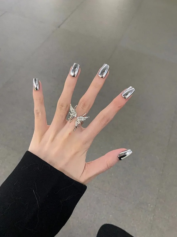 Ý tưởng nail tráng gương bạc phong cách Hàn Quốc