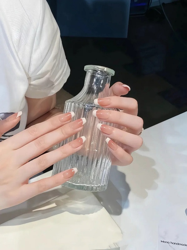 các mẫu móng tay đẹp nhẹ nhàng