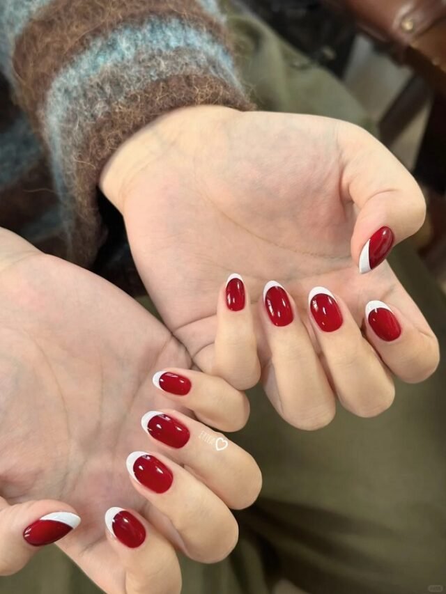 Nail đỏ trắng với họa tiết trái tim dễ thương