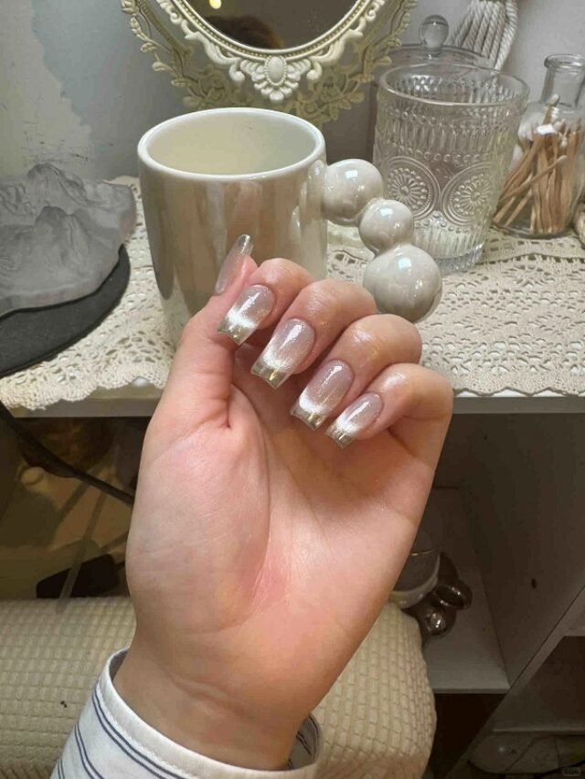 Nail tráng gương mắt mèo phù hợp với mọi độ tuổi