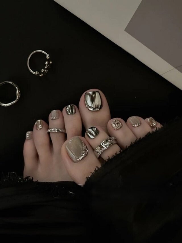 nail chân đen đính đá 6