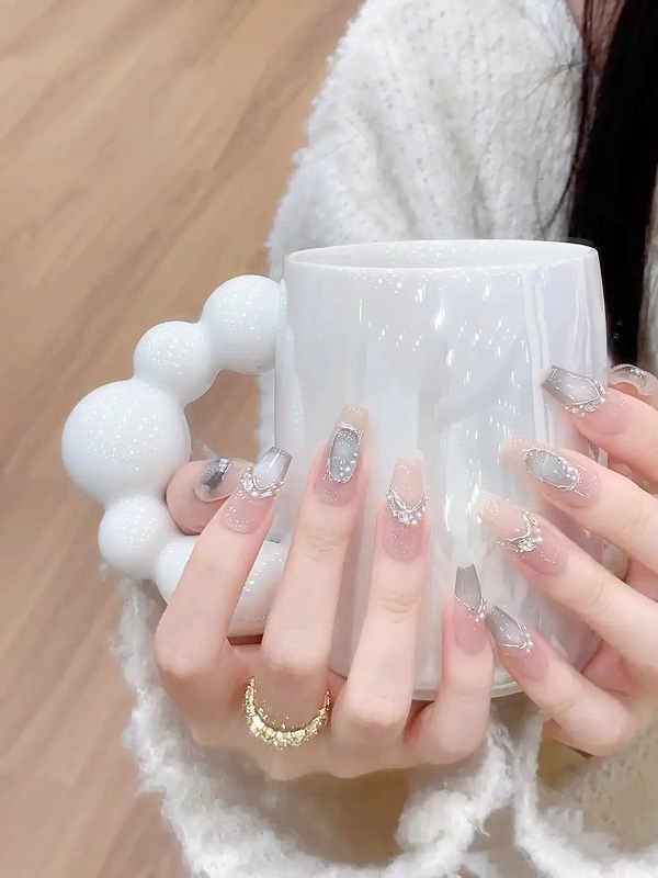 mẫu móng tay đẹp nhẹ nhàng 25