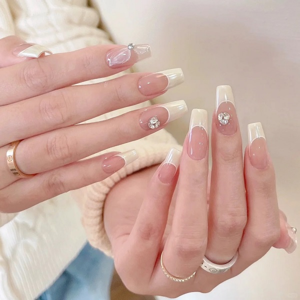 mẫu móng tay đẹp nhẹ nhàng 4