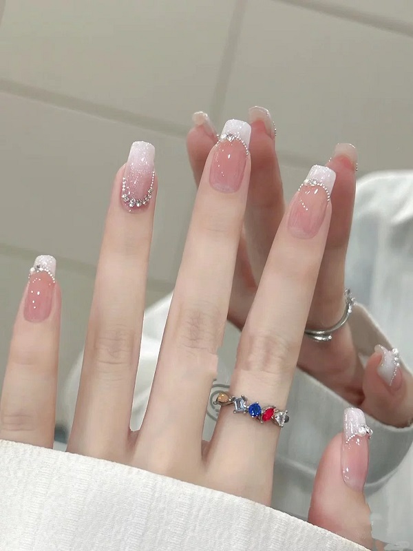 mẫu móng tay đẹp nhẹ nhàng màu đỏ
