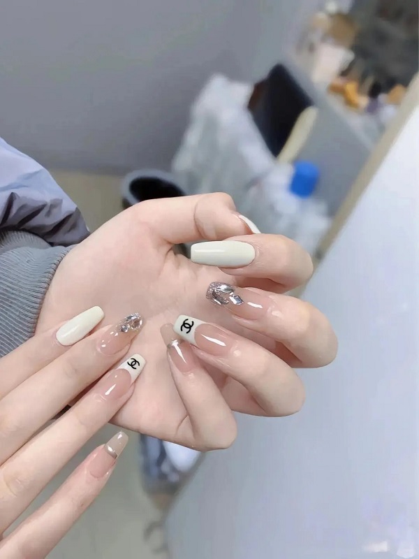 mẫu nail đơn giản sang trọng 5