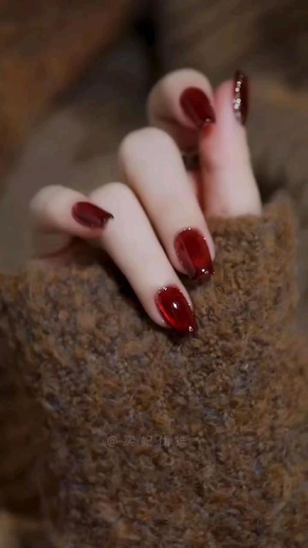 mẫu nail màu đỏ rượu 19