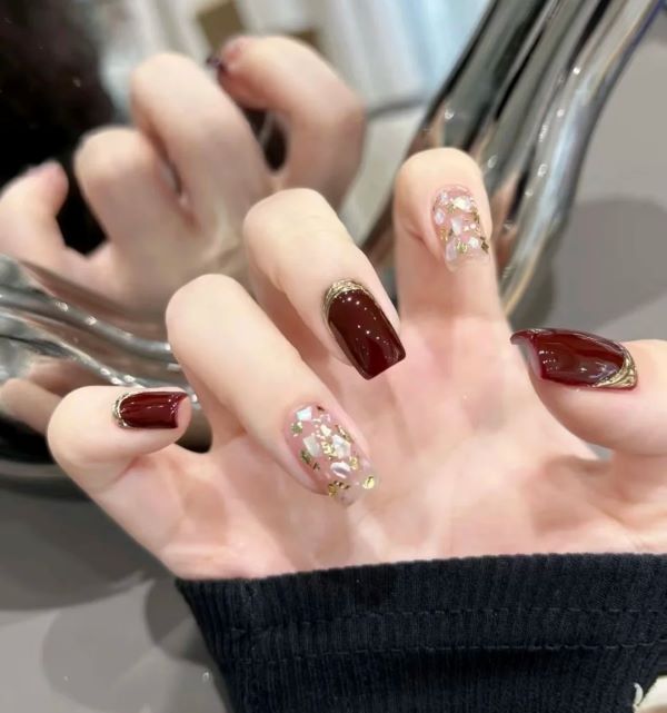 mẫu nail màu đỏ rượu 25