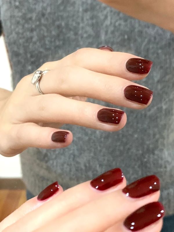 mẫu nail màu đỏ rượu 4