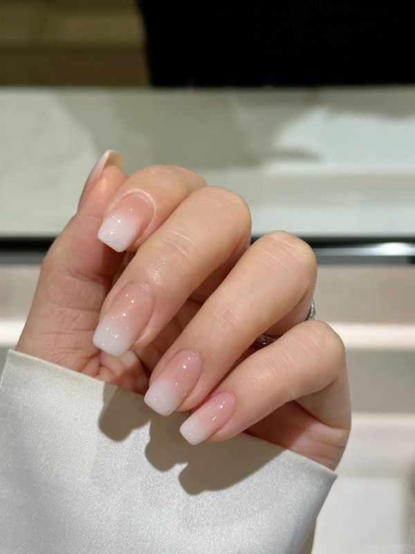 mẫu nail ombre trắng 1