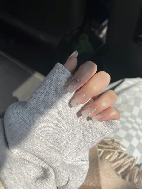 mẫu nail ombre trắng 10