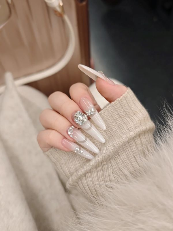 mẫu nail ombre trắng 11