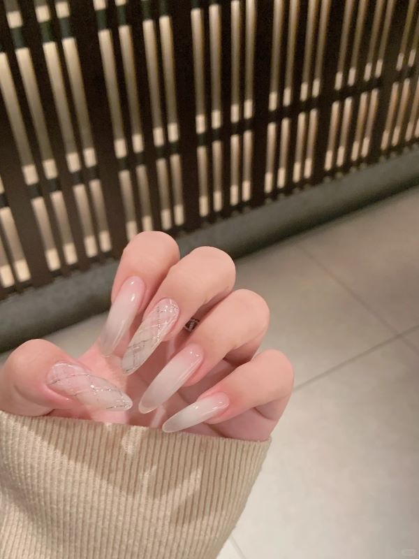 mẫu nail ombre trắng 12