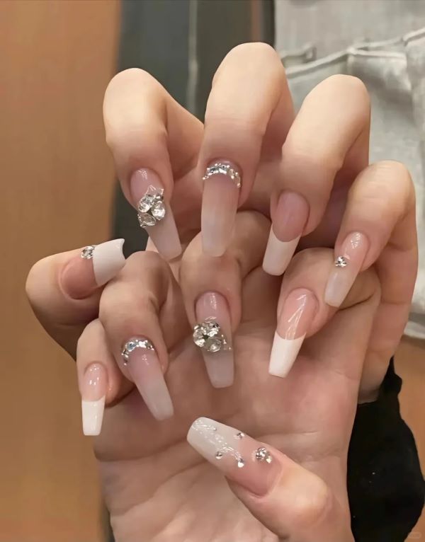 mẫu nail ombre trắng 16