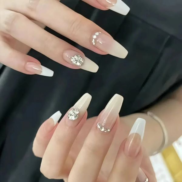 mẫu nail ombre trắng 17